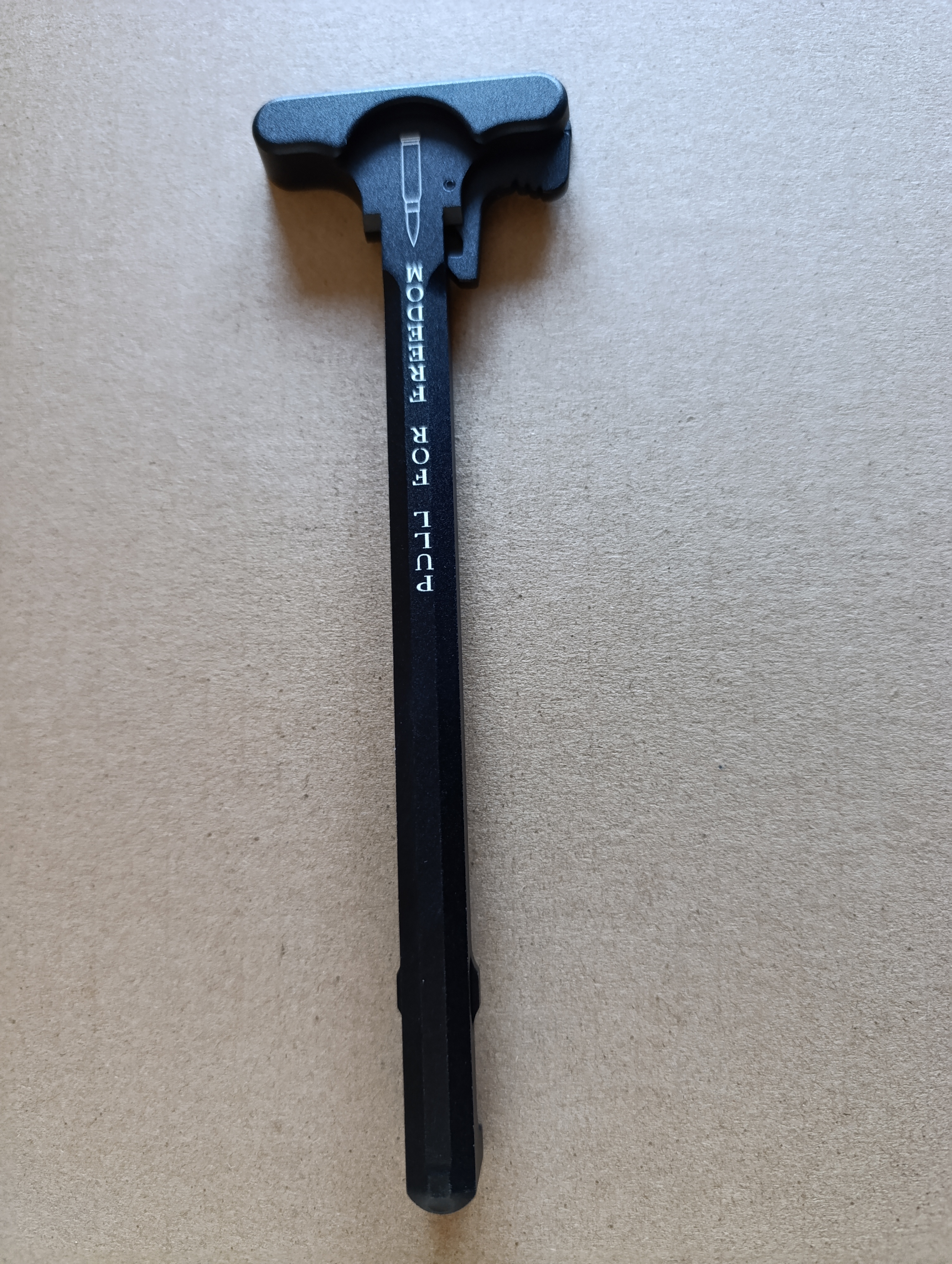 AR 15 Charging Handle "Pull for Freedom" Gesamtlänge 17,5 cm
