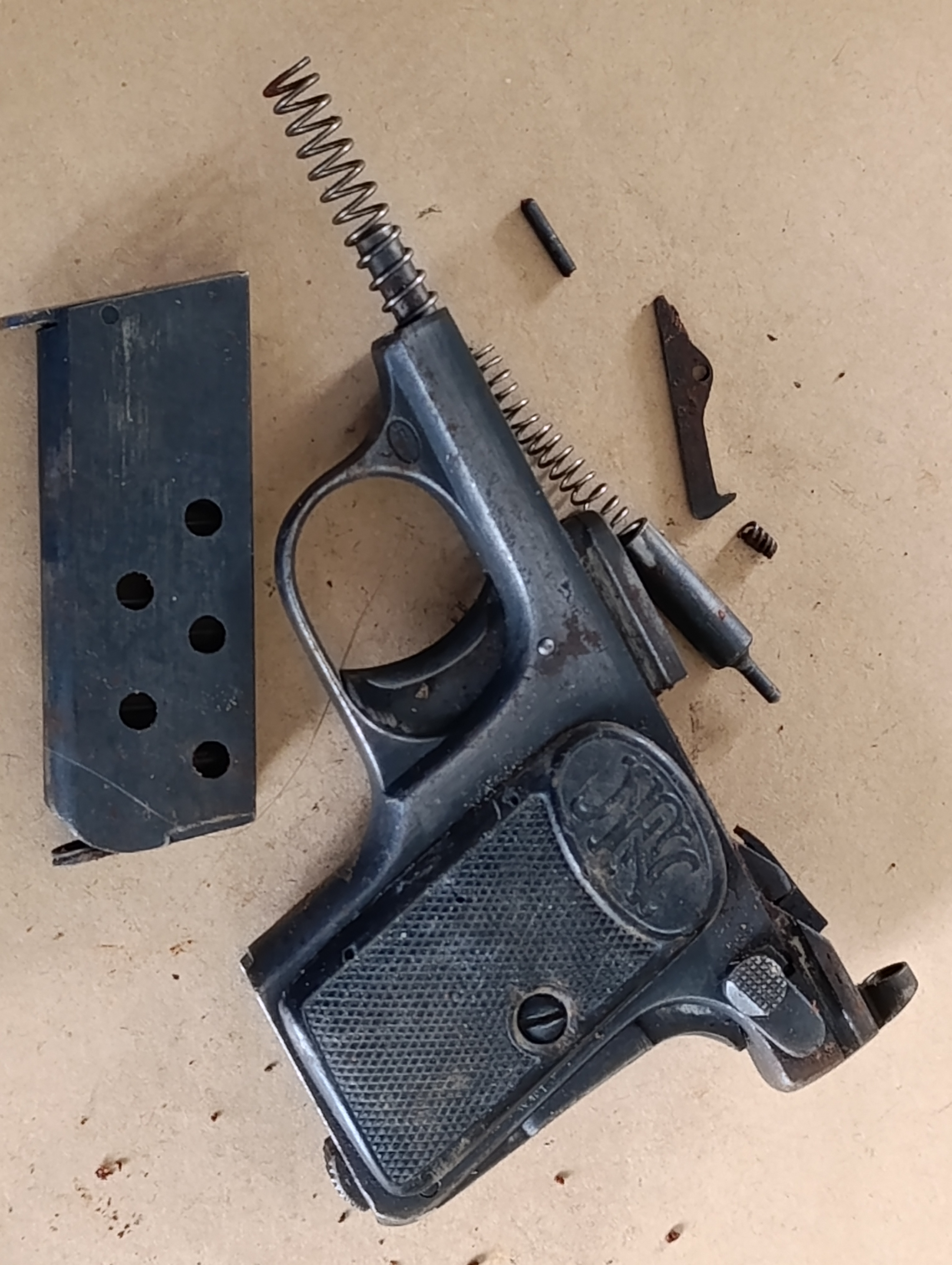 Griffstück komplett + Teile siehe Foto für Pistole FN 1906