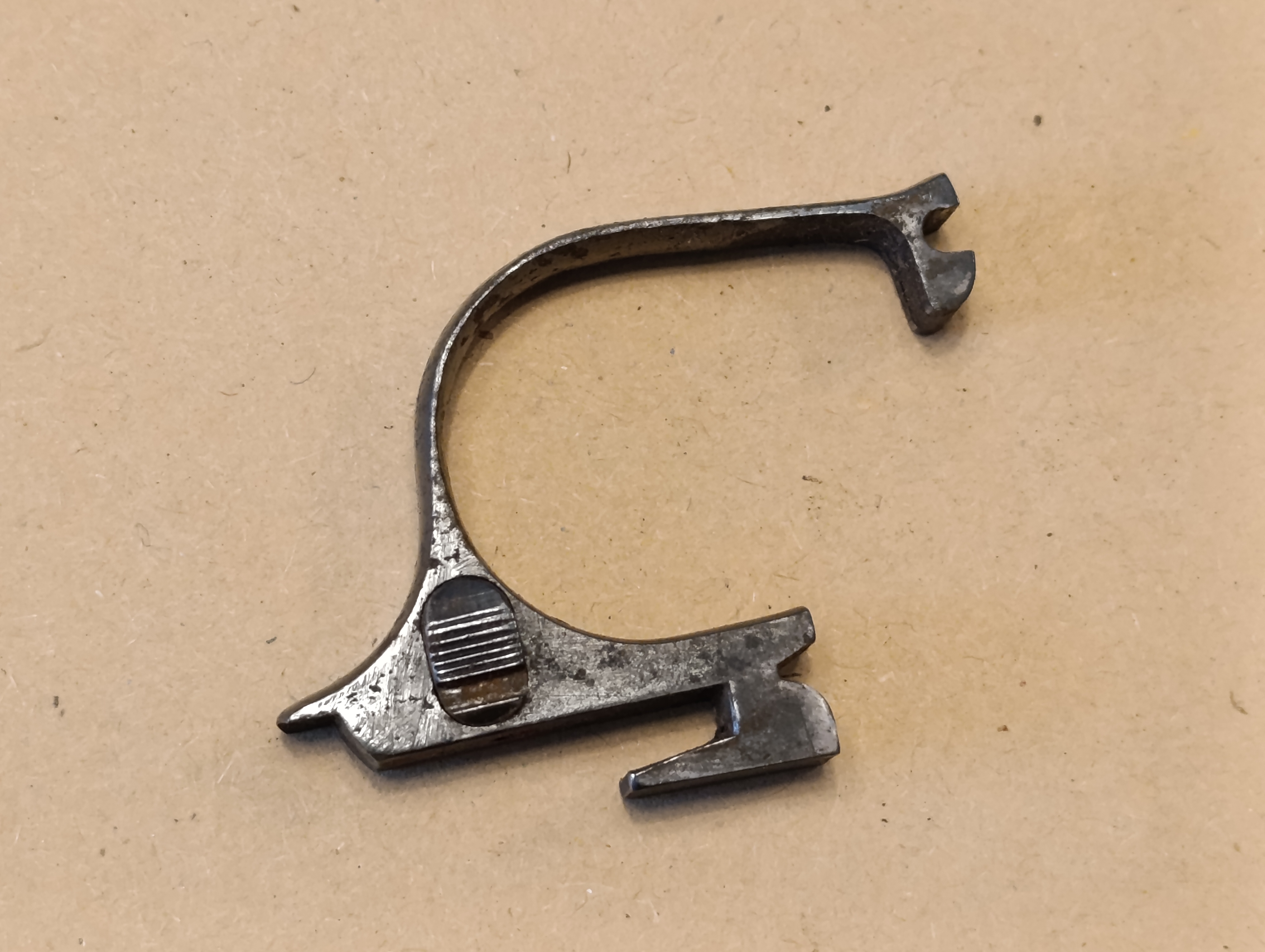 Abzugsbügel mit Drücker zum Zerlegehebel inkl. Feder für Walther Modell 8