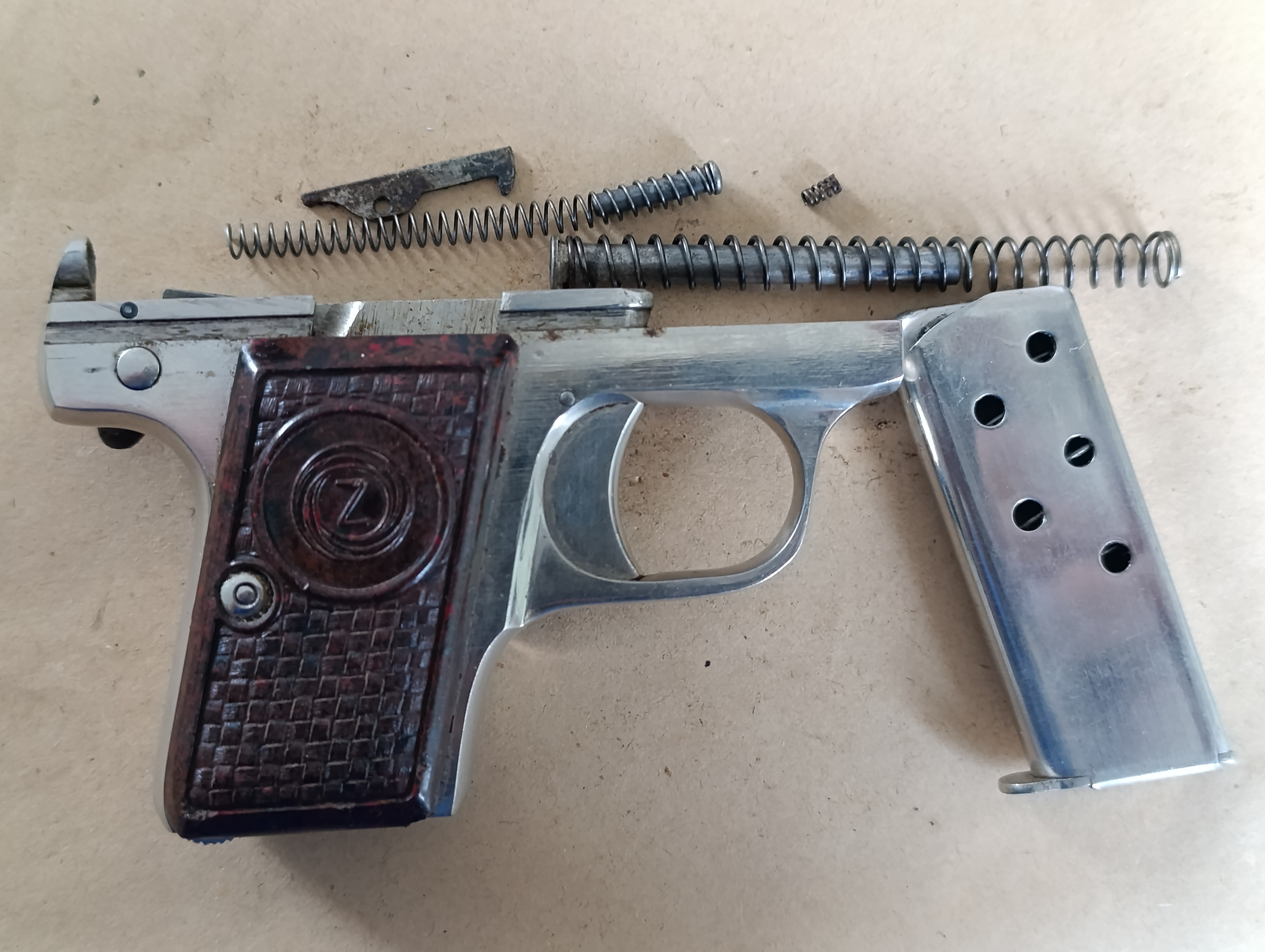 Griffstück komplett + Teile siehe Foto für Pistole CZ Duo