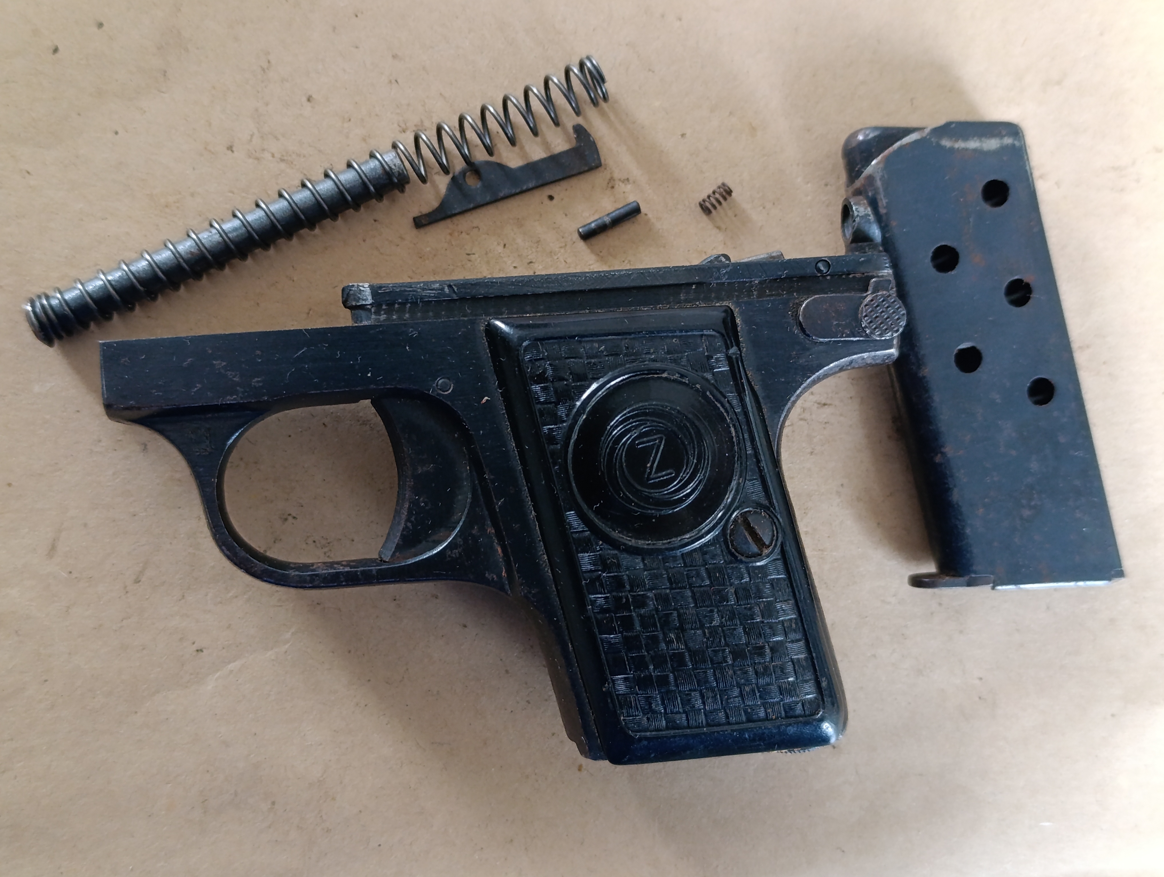 Griffstück komplett + Teile siehe Foto für Pistole CZ Duo