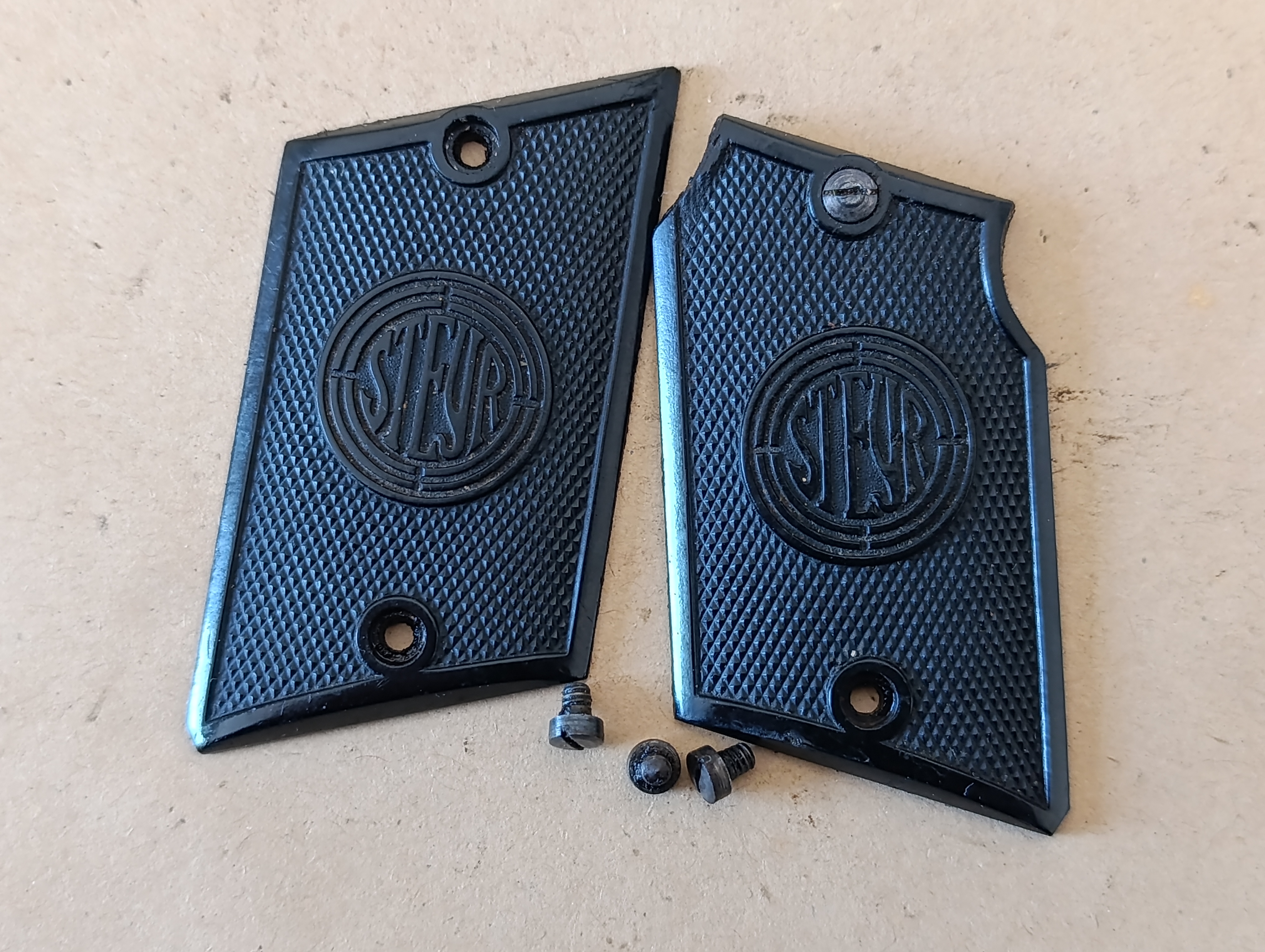 Griffschalen für Steyr Kipplauf Pieper 6,35 (1)