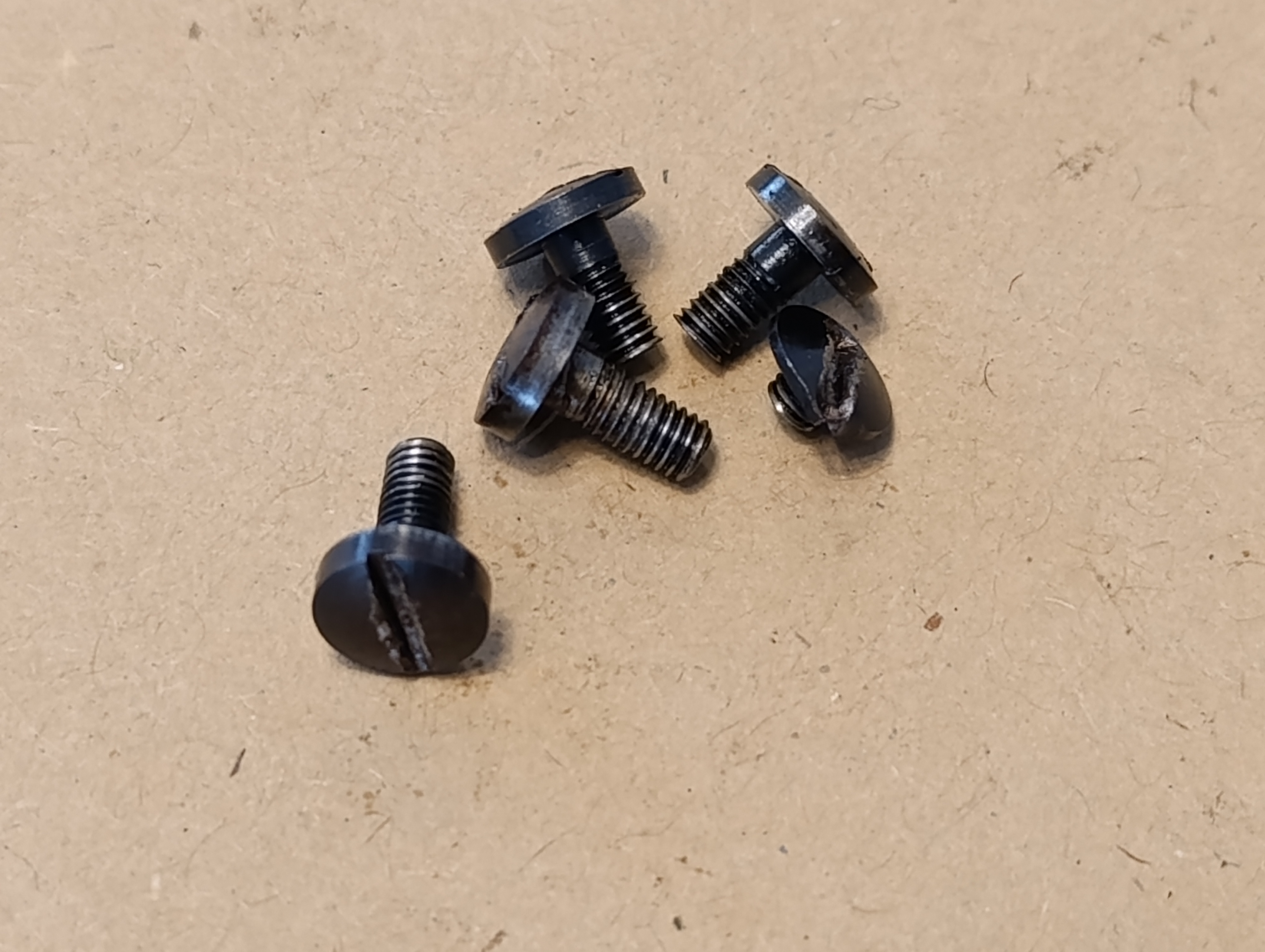 Schrauben Konvolut für Pistole MAB Modell D