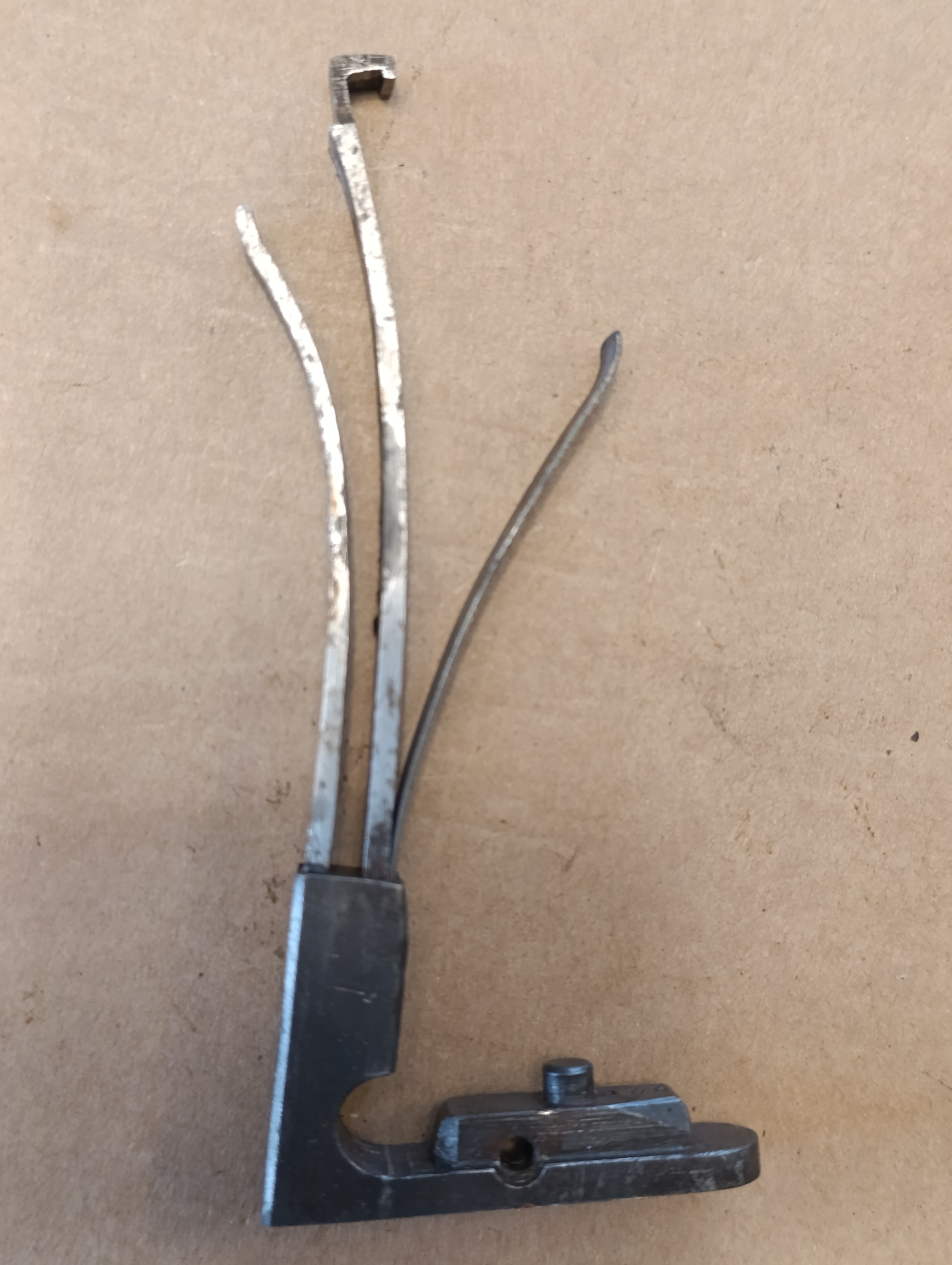 Bodenplatte + Schlag und Unterbrecherfeder + Abzugstollen für Pistole Steyr M 1912