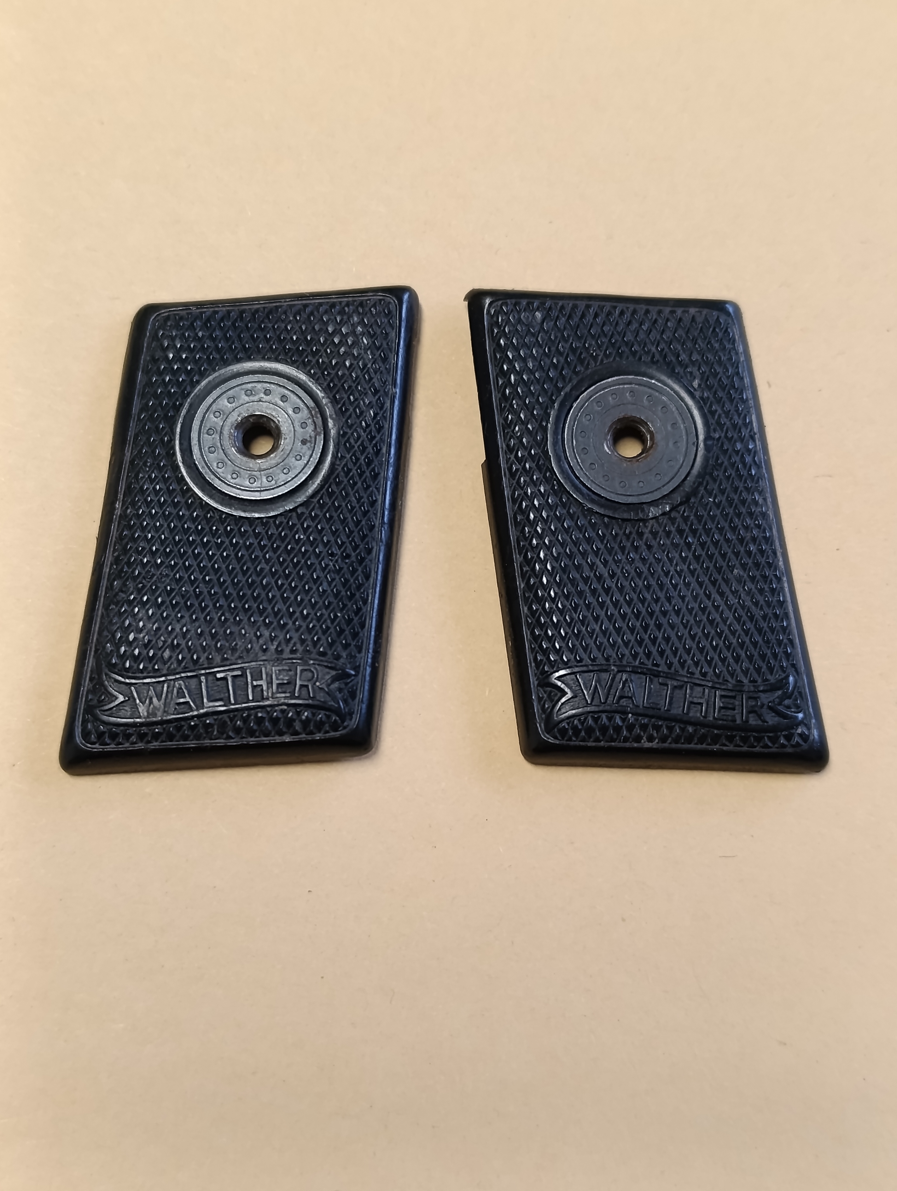 Griffschalen für Walther Modell 9