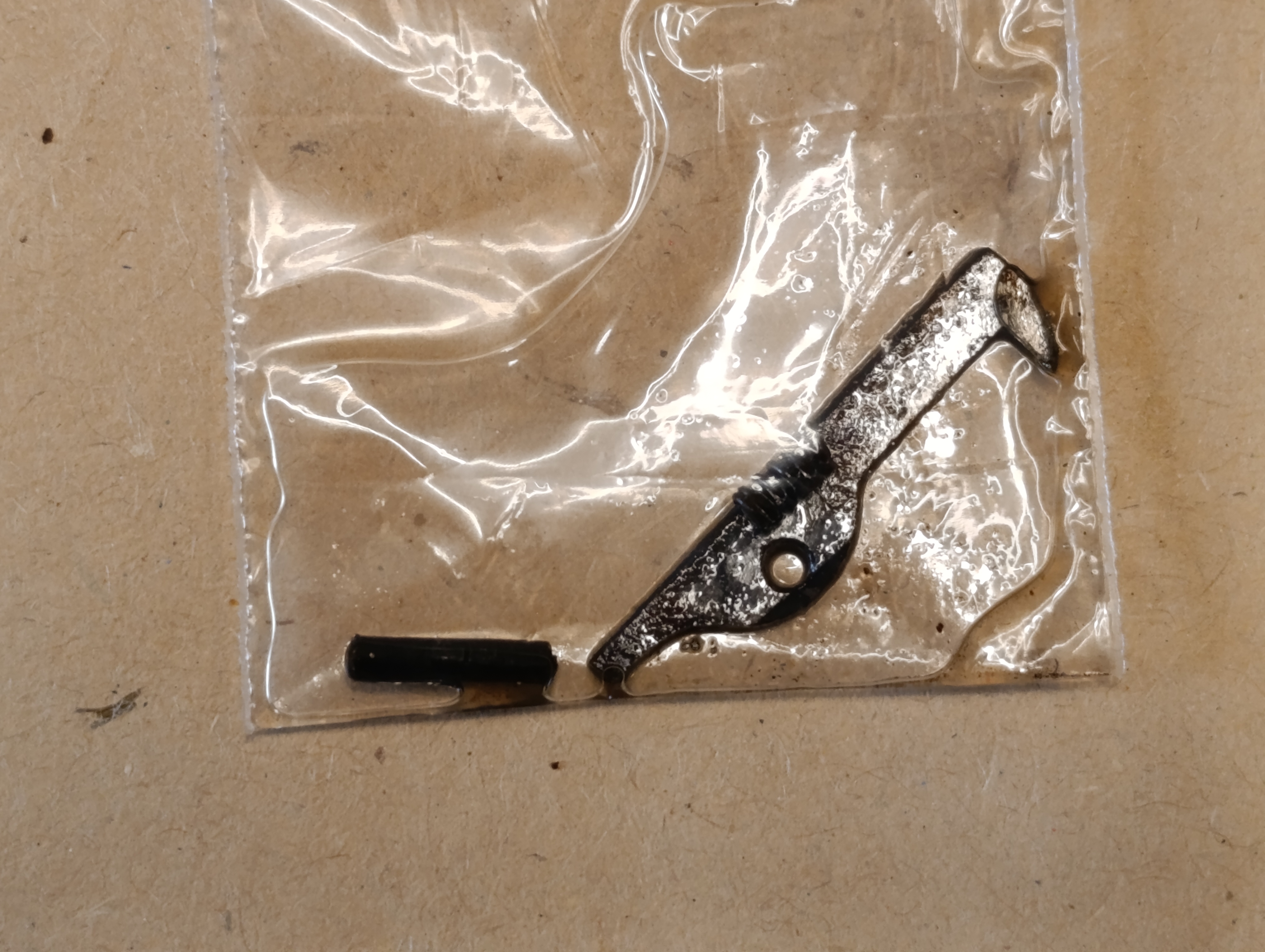 Auszieher + kleine Feder und Bolzen für Pistole CZ Duo Modell Z